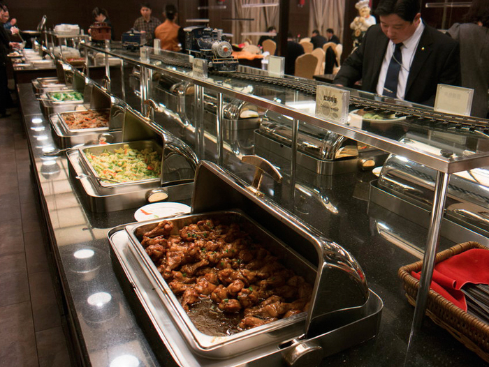 The company provides self-service tableware for the two sessions
